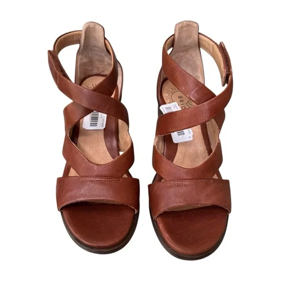 Brioso Verandah Brown Genuine Leather Strappy Design Block Heel Sandals - Picture 5 of 9